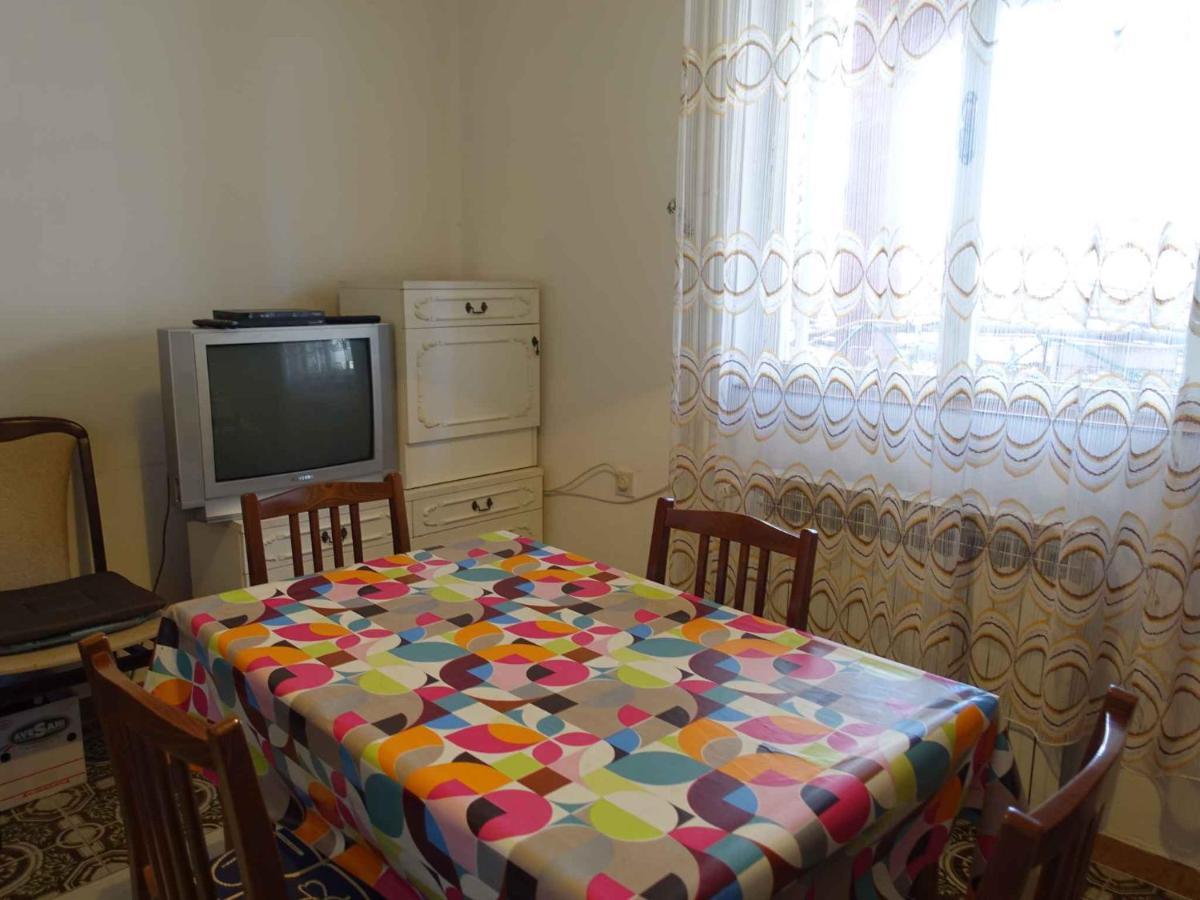 Apartment In Omisalj - Insel Krk 39736 Екстериор снимка