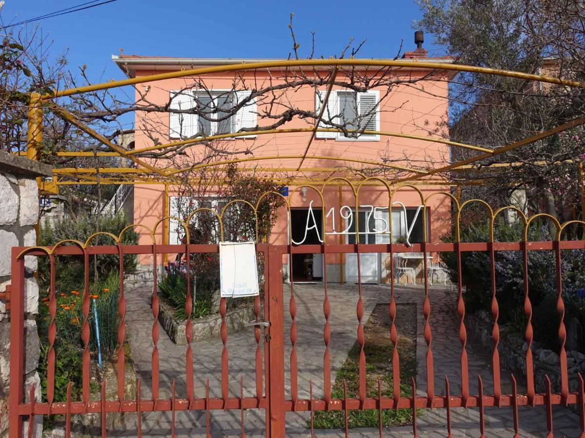 Apartment In Omisalj - Insel Krk 39736 Екстериор снимка
