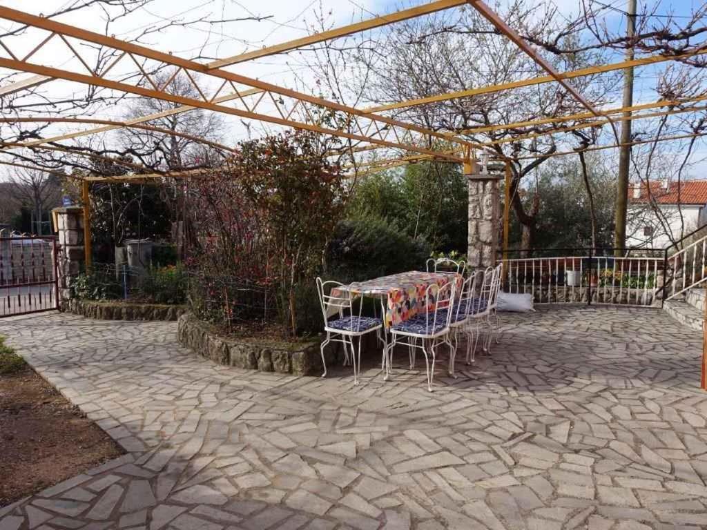 Apartment In Omisalj - Insel Krk 39736 Екстериор снимка